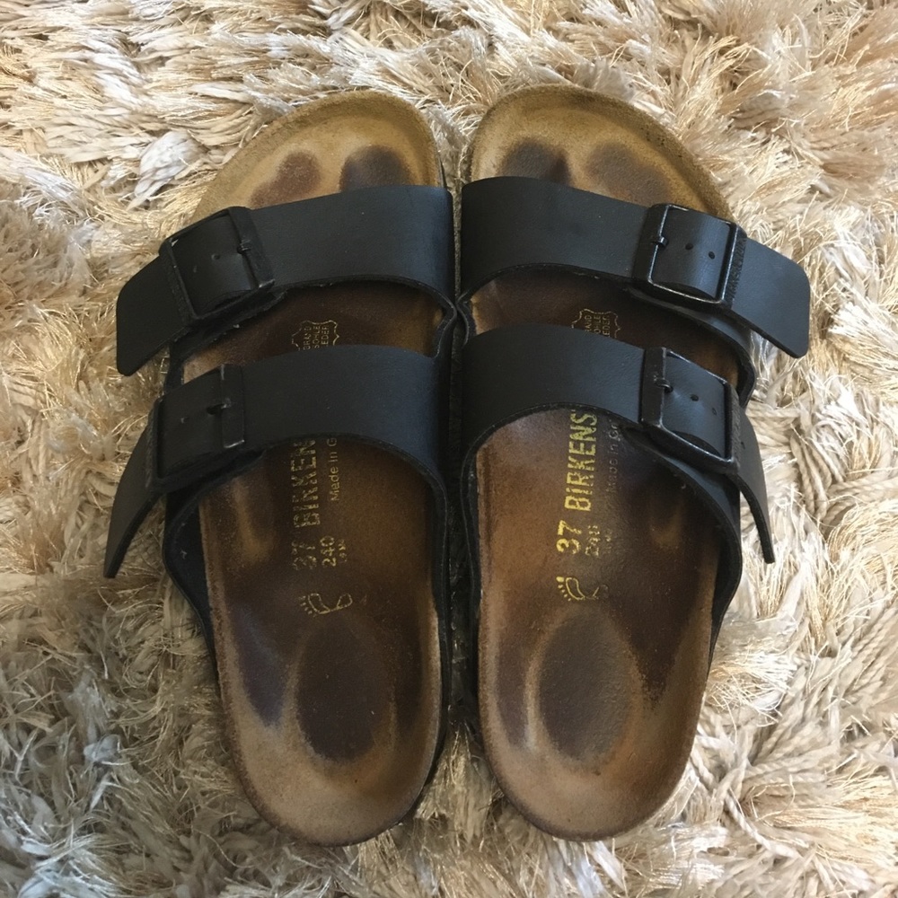 Black leather arizona birkenstock sandals