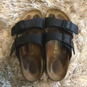 Black leather arizona birkenstock sandals