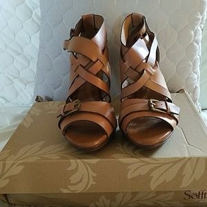 NIB: Sofft leather sandals, sz 8