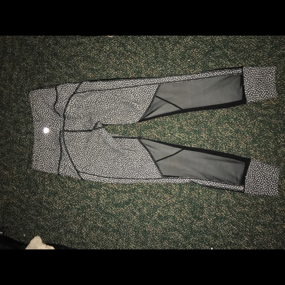 ISO THESE LEGGINGS from LULULEMON size 2
