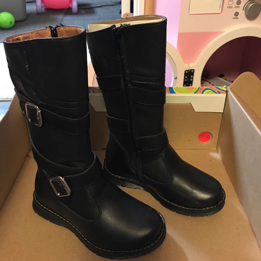 Girls boots