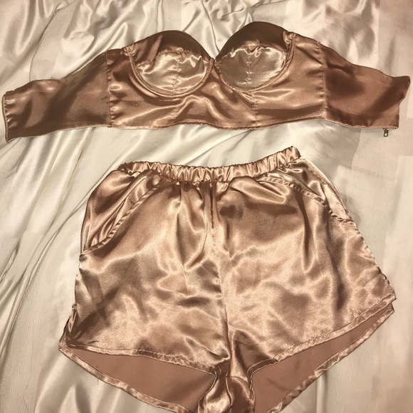 Two piece silky pink bustier and short set - Picture 3 of 3