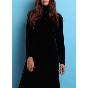 🕷VINTAGE BLACK VELVET LONG SLEEVE MAXI DRESS🕷 🕷VINTAGE BLACK VELVET LONG SLEEVE MAXI DRESS🕷