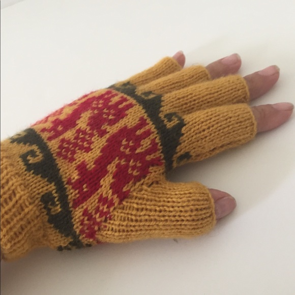 Accessories - Knitted wool mittens llama design NWOT