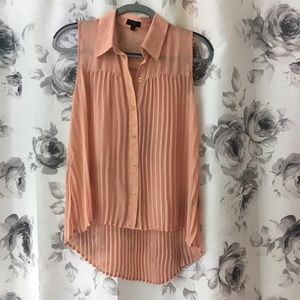Sleeveless collared accordion pleated shirt