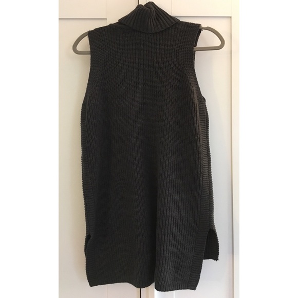 NEW Sleeveless Turtleneck Sweater - Picture 3 of 3