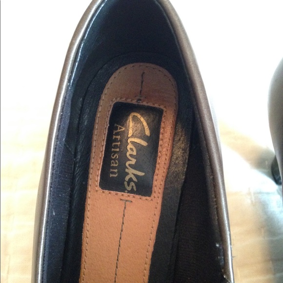 Like NEW Clarks sz 7 black and green - Picture 2 of 4