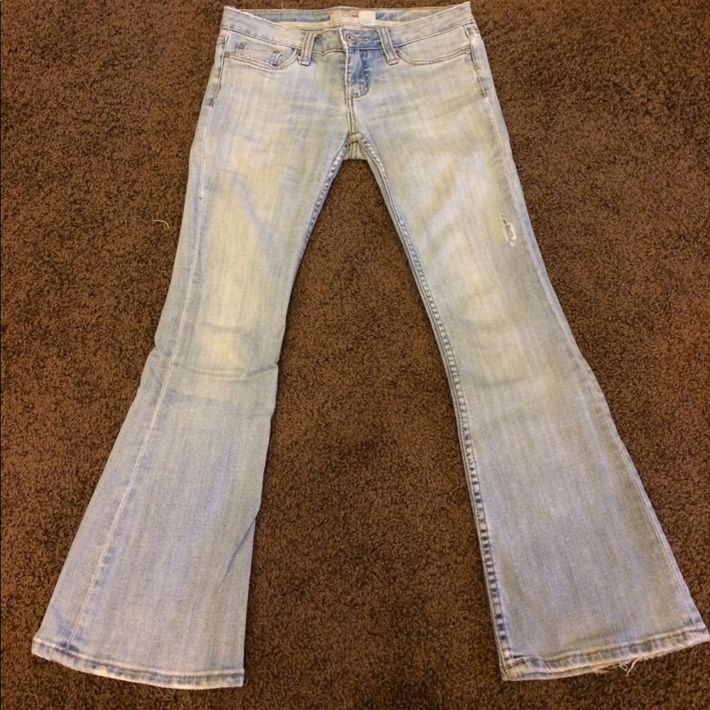 Refuge light denim distressed jeans