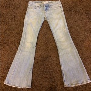 Refuge light denim distressed jeans