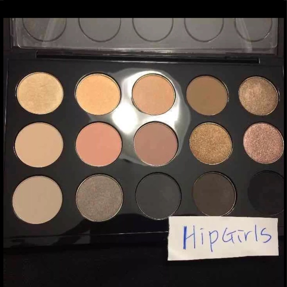 Authentic MAC In the Flesh 15 eyeshadow palette