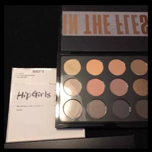 Authentic MAC In the Flesh 15 eyeshadow palette - Picture 2 of 2