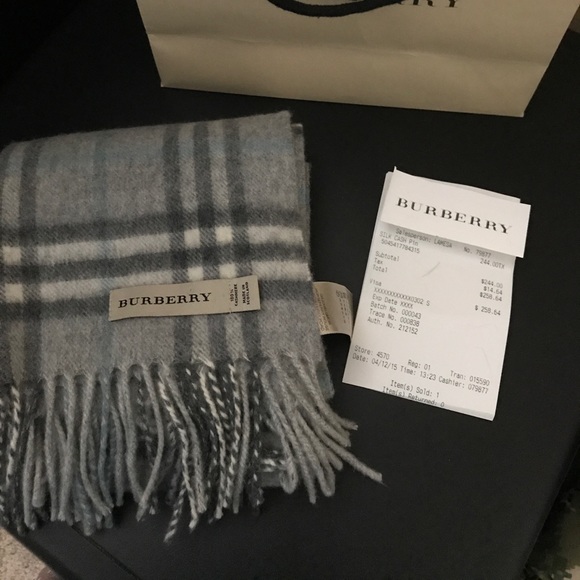 Burberry Accessories - Burberry cashmere scarf