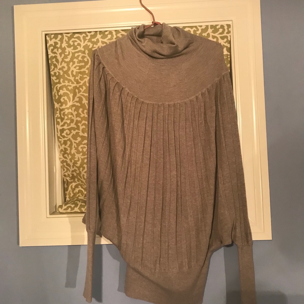 Sweaters - Picture 3 of 6