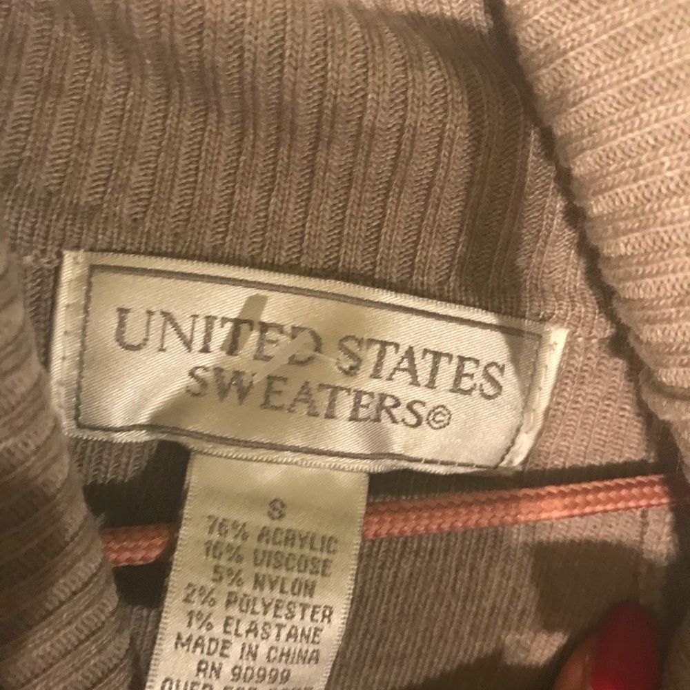 Sweaters - Picture 6 of 6