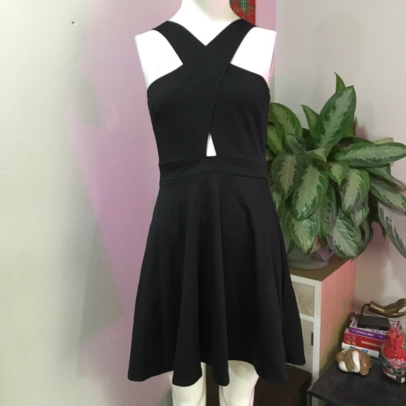 Oh My Love Dresses & Skirts - OH MY LOVE LONDON SZ M CRISS CROSS DRESS MINI