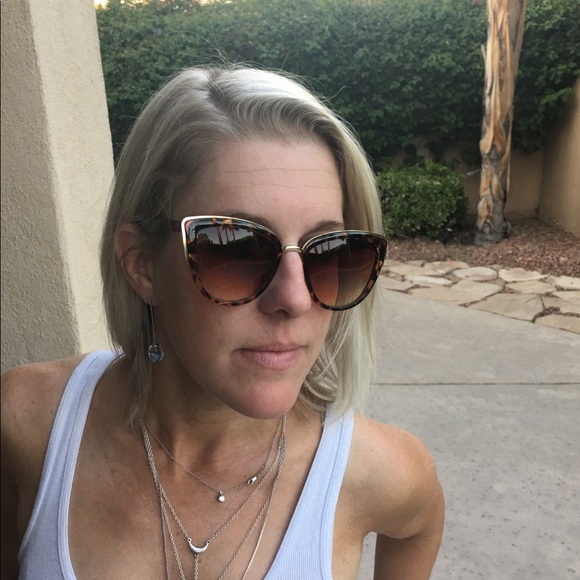 ✨Tea Colored Leopard Patterned Cat Eye Sunglasses✨ - Picture 3 of 4