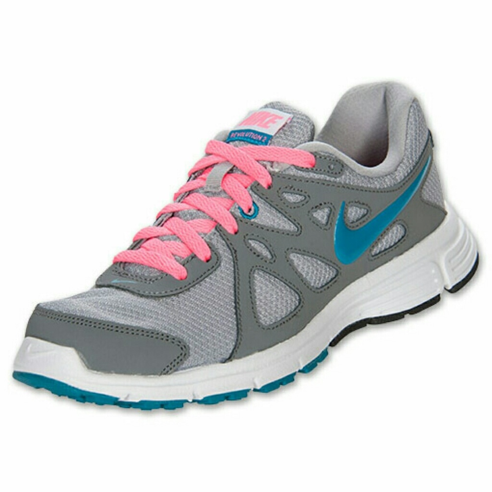 Nike Womens Revolution 2 Sneaker