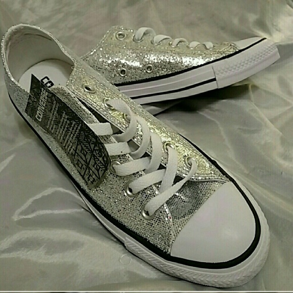 Women's converse sizes 13 NWT - Picture 2 of 2