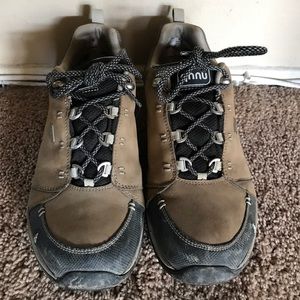 Ahnu Size 9 women's hiking shoes
