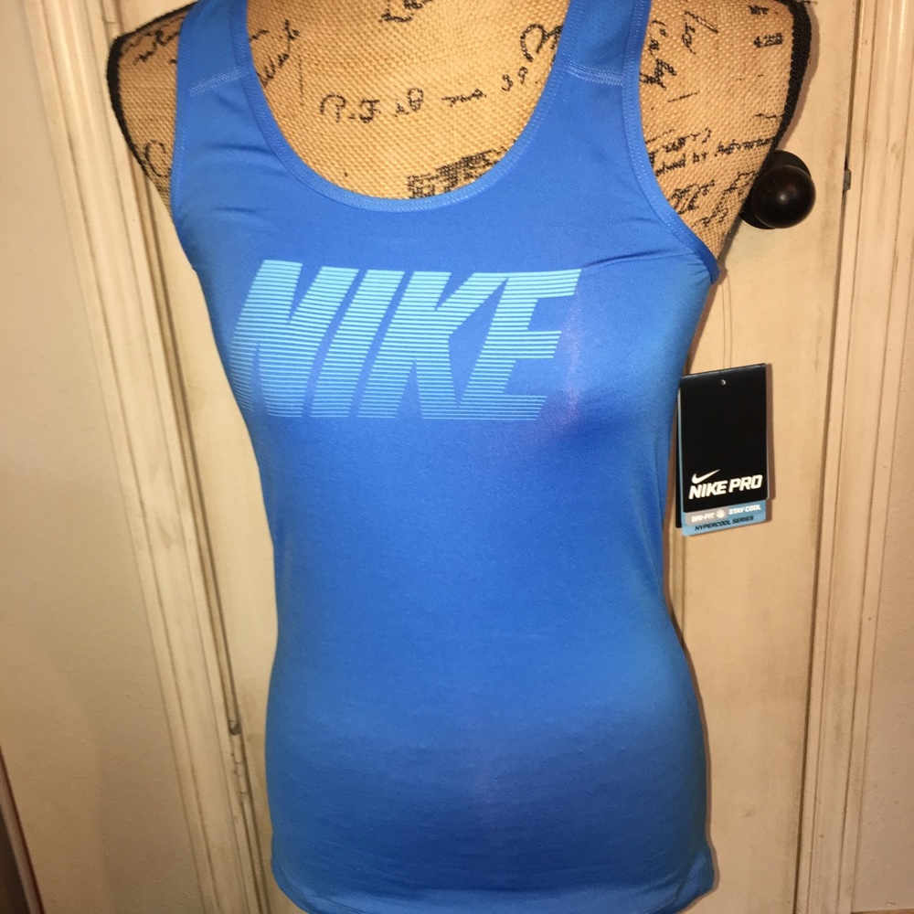 🌺NWT NIKE TANK🌺CLOSET CLOSING EVERYTHING MUST GO