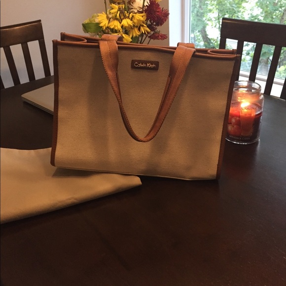 Calvin Klein Handbags - NEW Calvin Klein tote (or crossbody) 👜