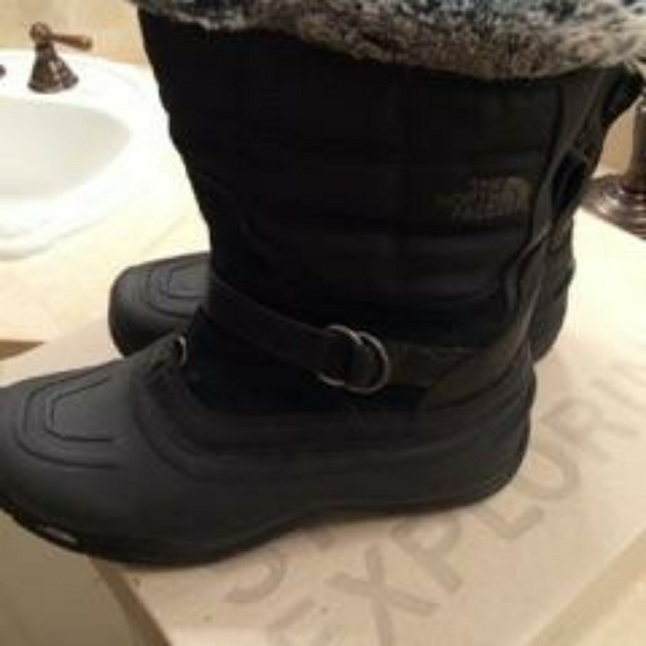 North Face Snow Boots - Picture 2 of 6