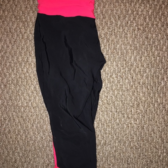 Under Armour neon pink and black crop leggings - Picture 3 of 4