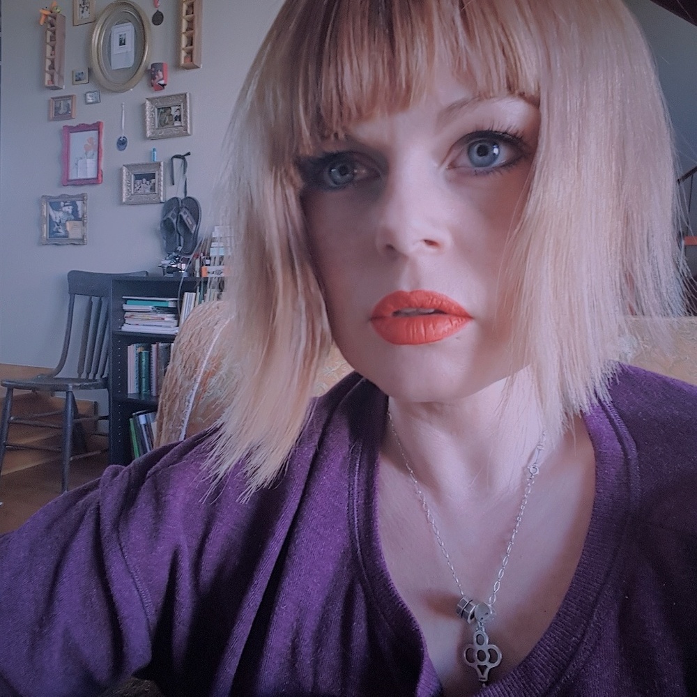 Meet your Posher, Louelle