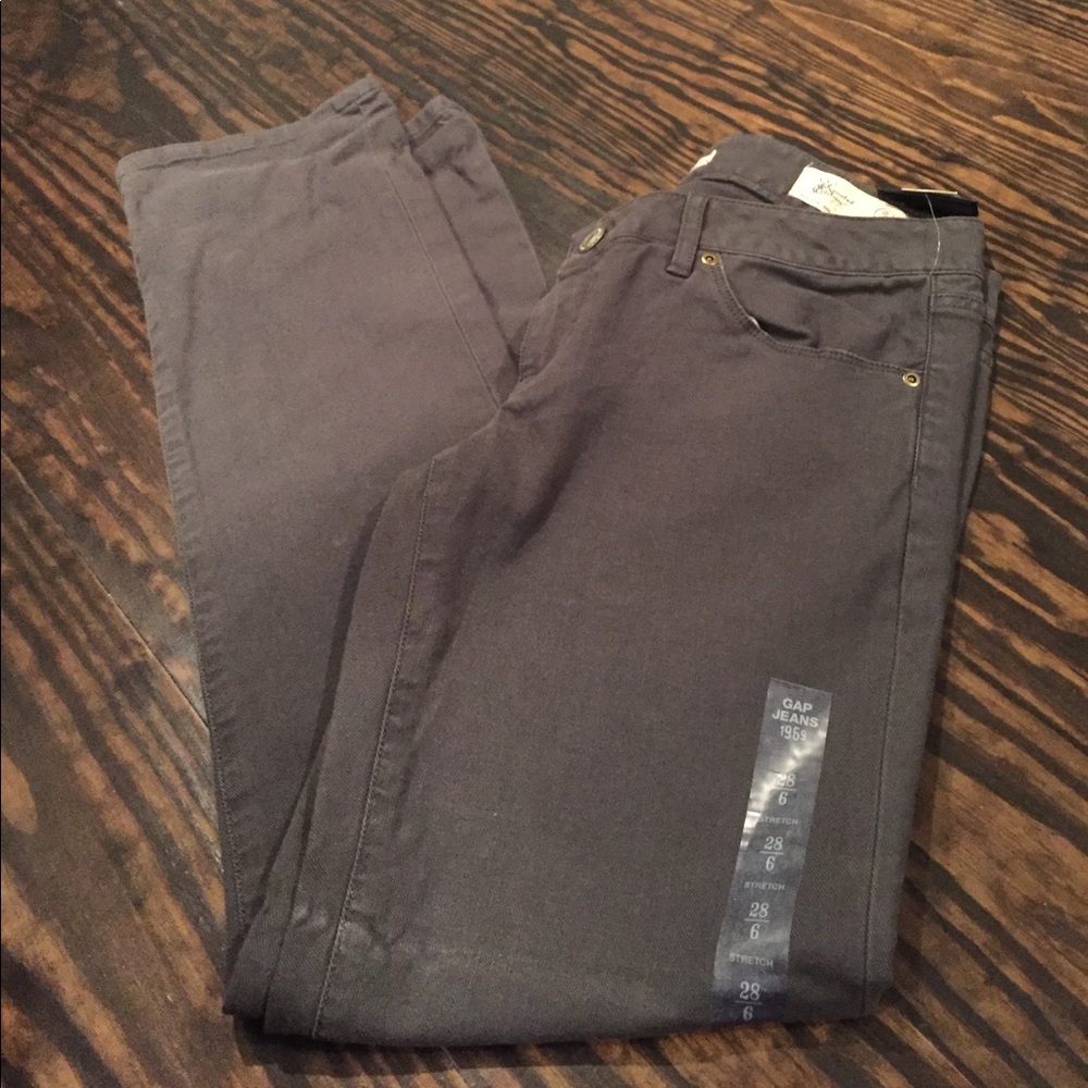 Gap low rise slim leg straight stretch