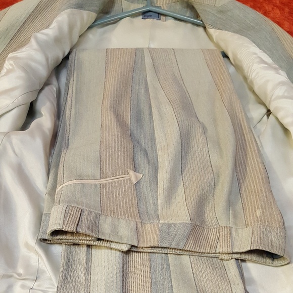 Suit with pants - Picture 5 of 7