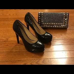 Black platform croc patent heels 👠