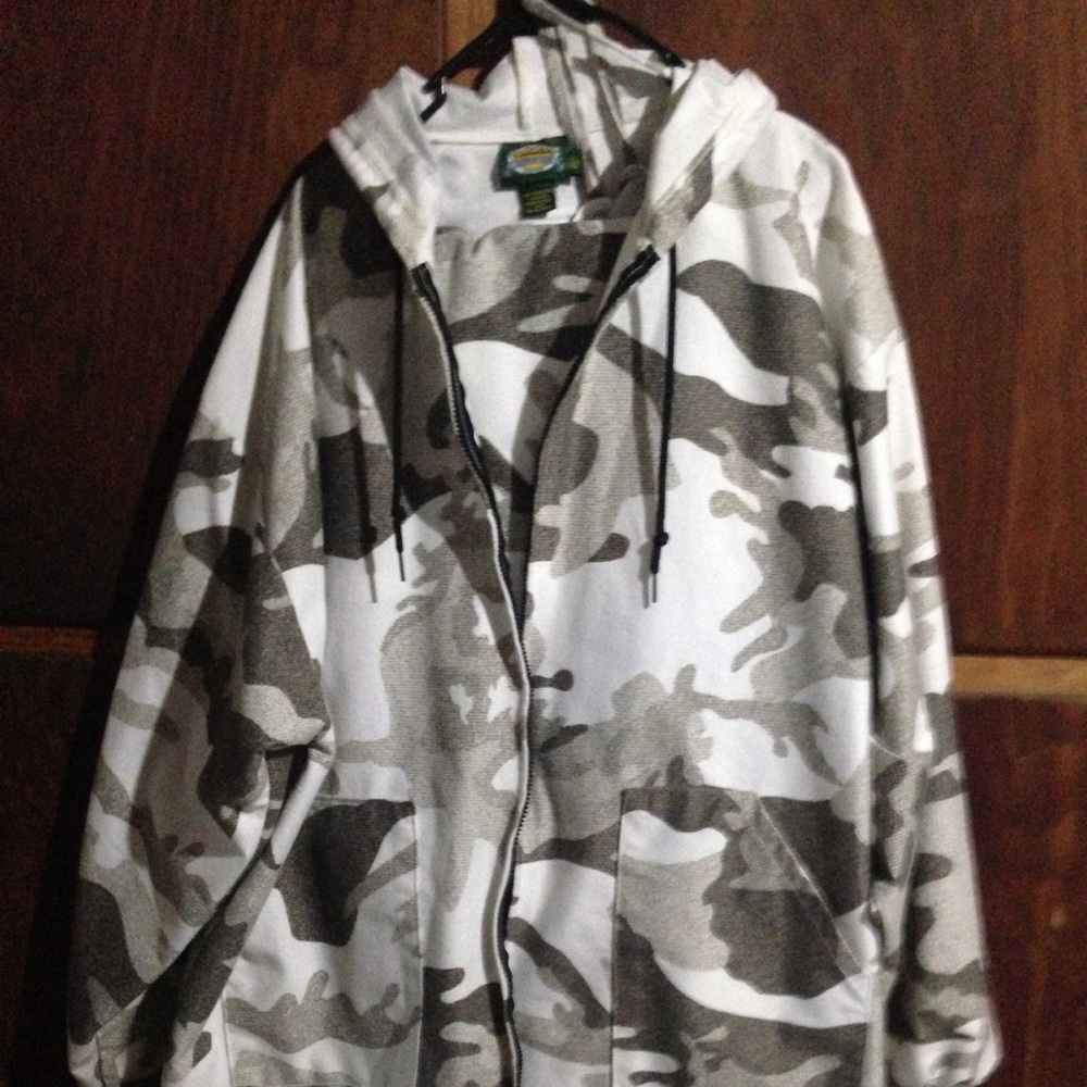 Cabela's Women's lightweight outdoor gear outfit