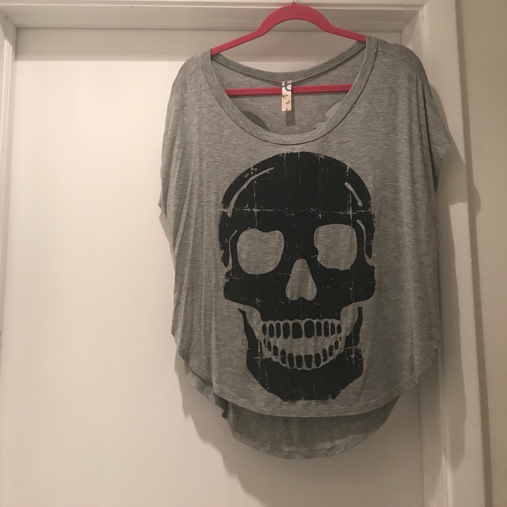 NWOT 💀 Skull T-Shirt!