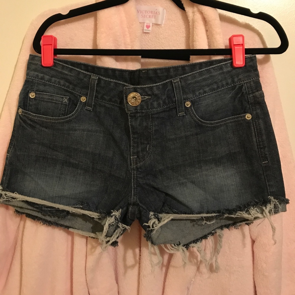 Guess Shorts Distressed bottom