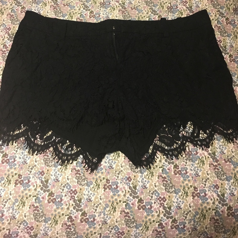🖤 Women's plus size lace shorts