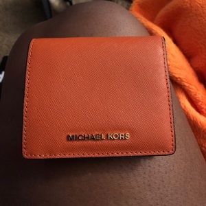 Micheal kor jet set travel carryall card case