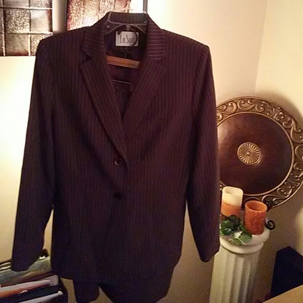 Ladies suit