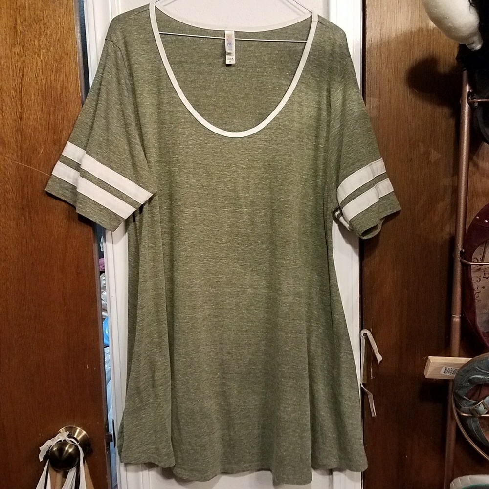 Lularoe Perfect tee