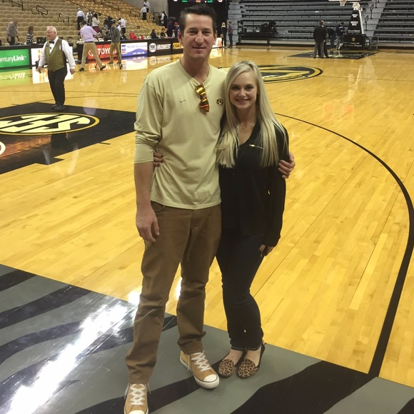 Meet your Posher, Danielle - Picture 2 of 2