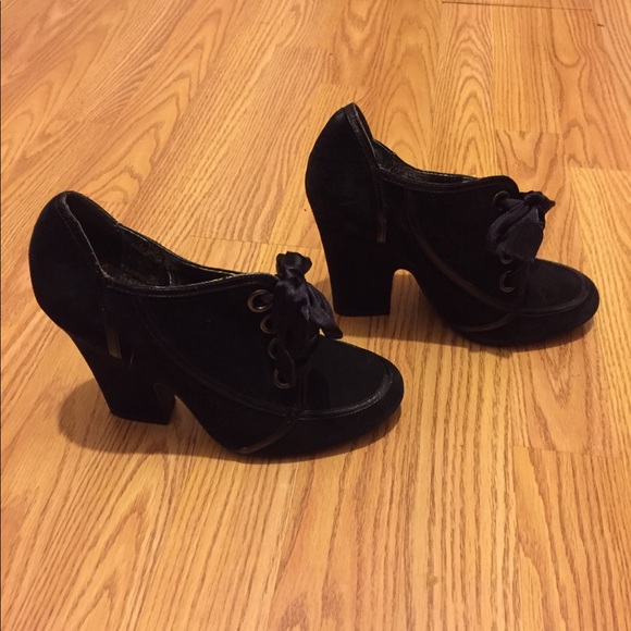 Victorian style shoes - Picture 3 of 6