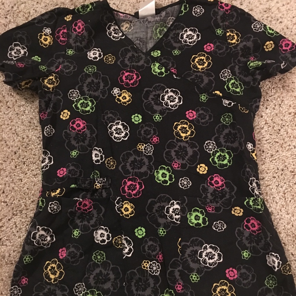 Cherokee Scrub Top