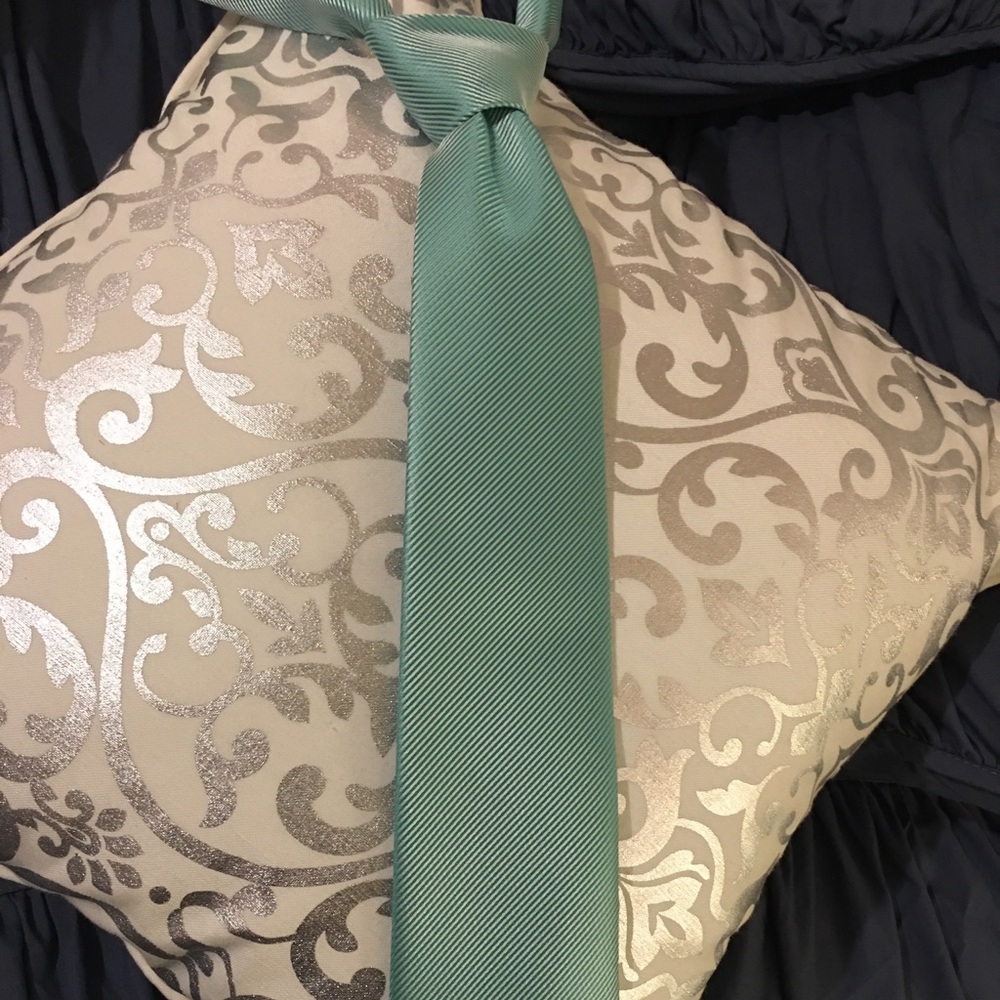 Men’s mint green color tie