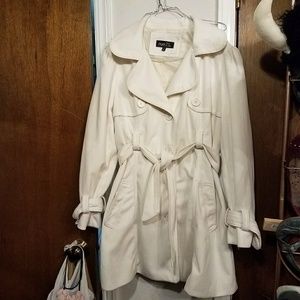 Adorable wide belt white peacoat