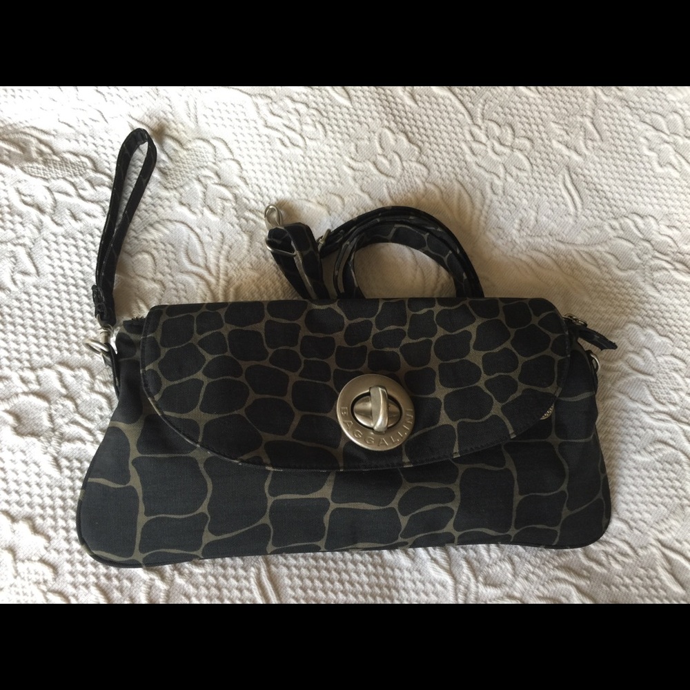 Baggallini full-size clutch