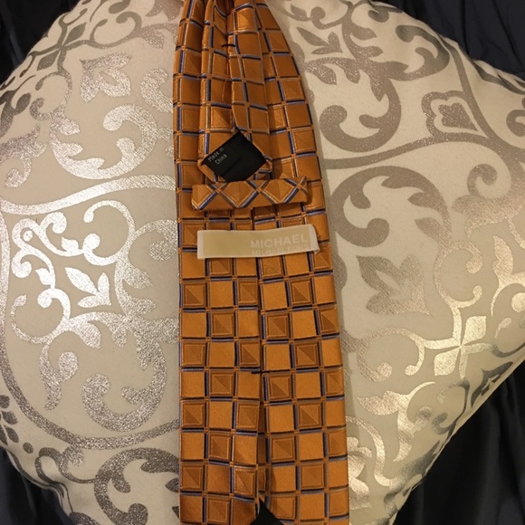 Men’s MICHAEL Kors tie - Picture 2 of 2