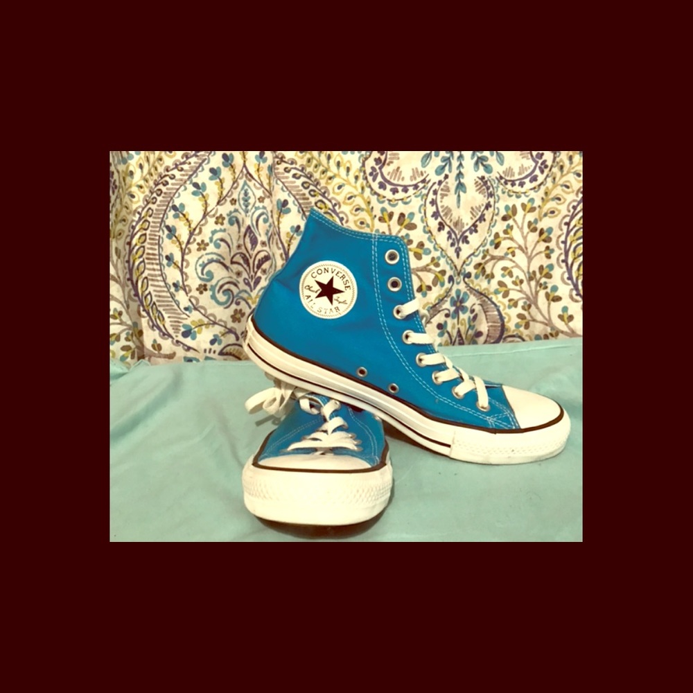 ⛹🏽OLD SCHOOL CHUCK TAYLOR HIGH TOPS⛹🏼‍♀️ W~9 M~7