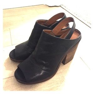 LUCKY BRAND black leather block heel