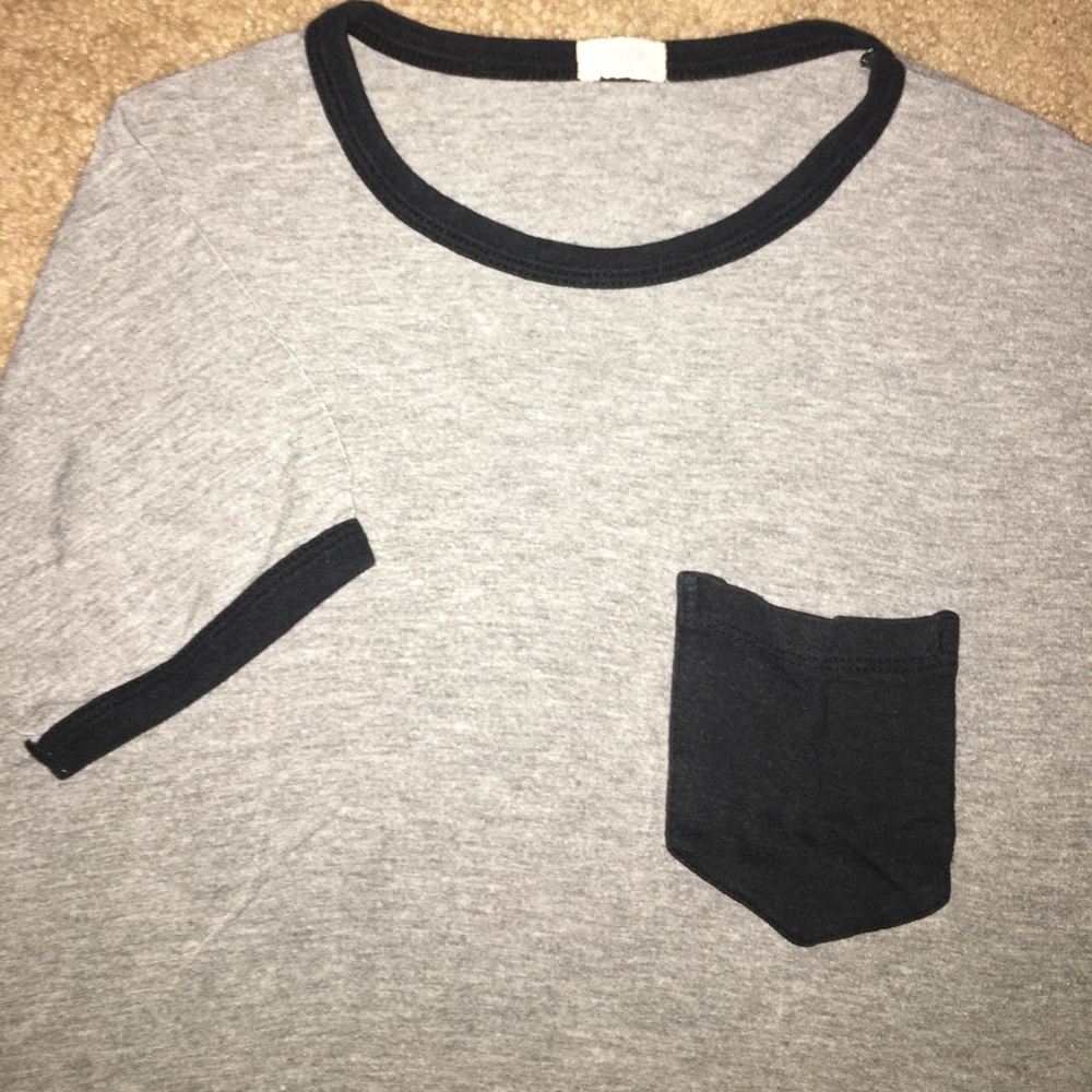 😻Brandy Melville pocket tee😻