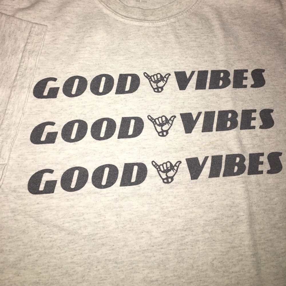 BRANDY MELVILLE GRAPHIC TEE