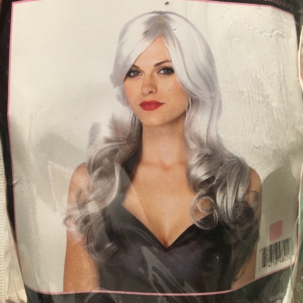 Leg avenue black n white wig